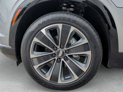 Certified 2026 Cadillac Vistiq Sport image 23