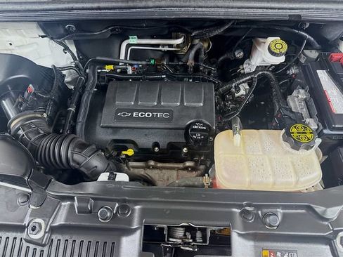 Used 2019 Chevrolet Trax LT w/ LT Convenience Package AWD/4WD image 28