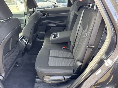 Certified 2025 Kia Sorento LX image 20
