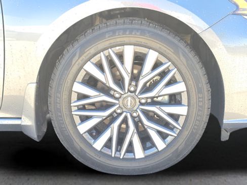Used 2024 Nissan Altima 2.5 SV w/ SV Premium Package FWD image 17