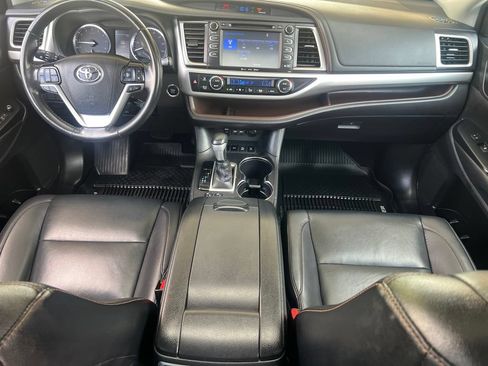 Used 2019 Toyota Highlander XLE AWD/4WD image 19
