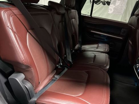 Used 2024 Ford Expedition Limited image 13