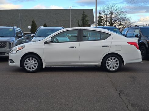 Used 2017 Nissan Versa SV image 7
