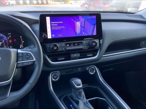 Used 2024 Toyota Grand Highlander XLE image 7