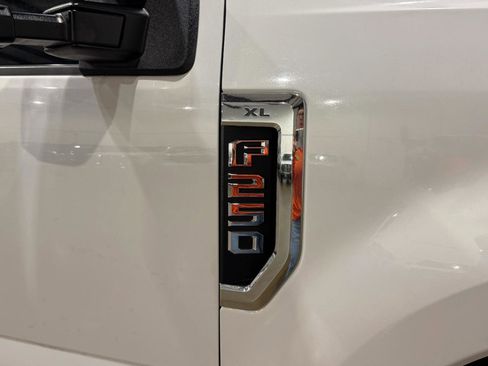 Used 2017 Ford F250 XL w/ Power Equipment Group AWD/4WD image 19