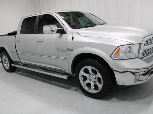 Used 2017 RAM 1500 Laramie w/ Convenience Group AWD/4WD image 4