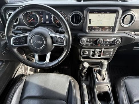 Used 2018 Jeep Wrangler Unlimited Sahara AWD/4WD image 3