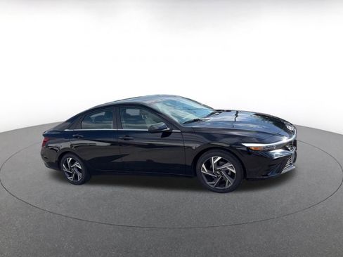 Used 2025 Hyundai Elantra SEL FWD image 4