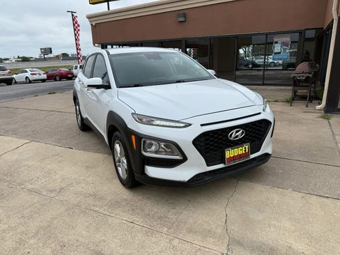 Used 2019 Hyundai Kona SE AWD/4WD image 3