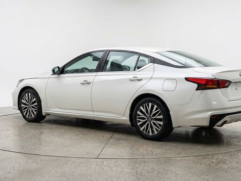 Used 2025 Nissan Altima 2.5 SV FWD image 6