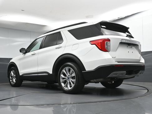 Used 2021 Ford Explorer XLT w/ Equipment Group 202A AWD/4WD image 31