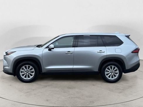 Used 2025 Toyota Grand Highlander XLE image 2