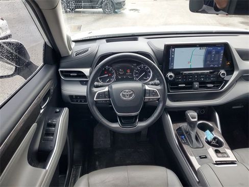 Used 2022 Toyota Highlander Platinum image 30
