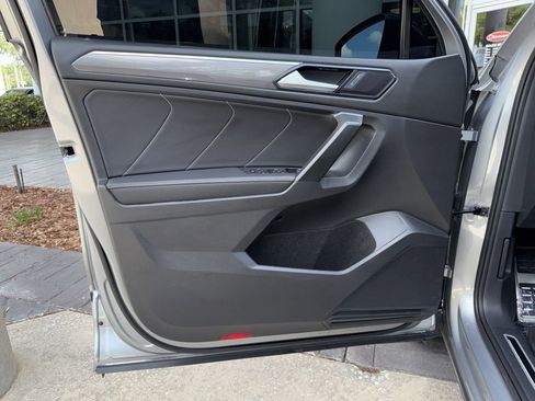 Used 2023 Volkswagen Tiguan SE R-Line image 37