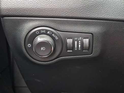 Used 2021 Jeep Compass Latitude w/ Convenience Group AWD/4WD image 24