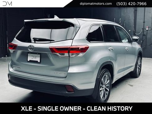 Used 2018 Toyota Highlander XLE AWD/4WD image 6
