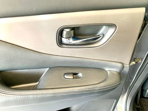 Used 2020 Nissan Murano SV image 17