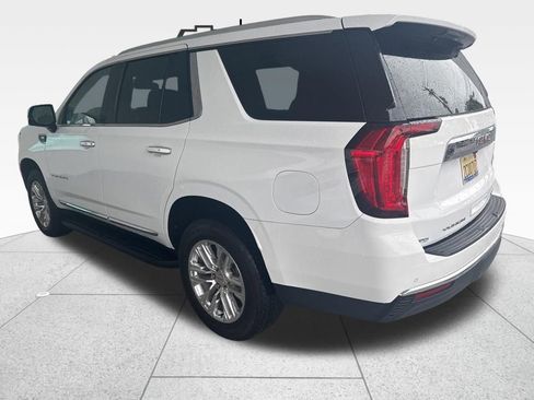 Used 2024 GMC Yukon SLT w/ SLT Luxury Package RWD image 9
