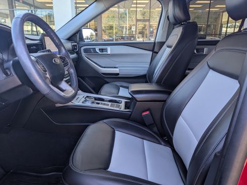 Used 2023 Ford Explorer XLT w/ Equipment Group 202A image 19