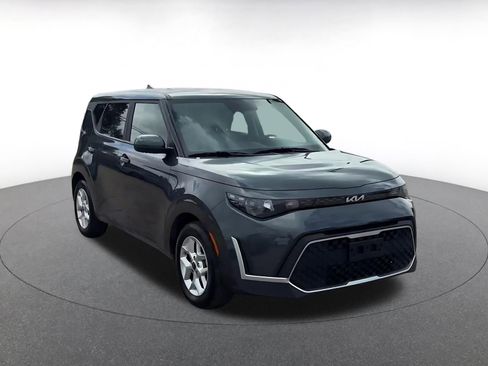 Used 2025 Kia Soul LX w/ LX Technology Package FWD image 3