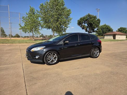 Used 2013 Ford Focus SE FWD image 2