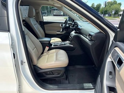 Used 2020 Ford Explorer XLT w/ Equipment Group 202A AWD/4WD image 11