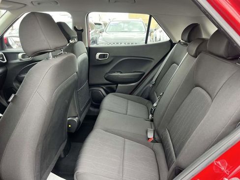 Certified 2022 Hyundai Venue SE image 10