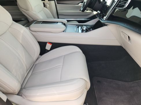 New 2026 Jeep Grand Wagoneer Summit image 13