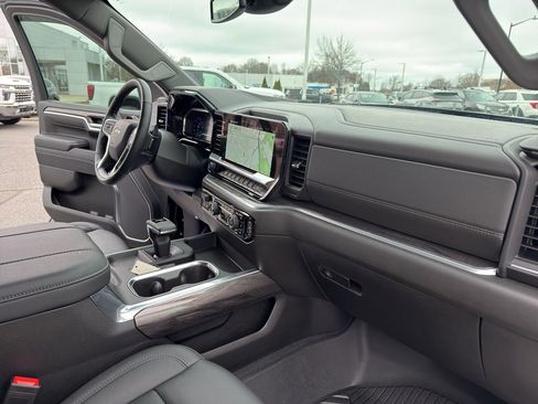 Used 2025 Chevrolet Silverado 1500 LTZ w/ Z71 Off-Road Package image 32