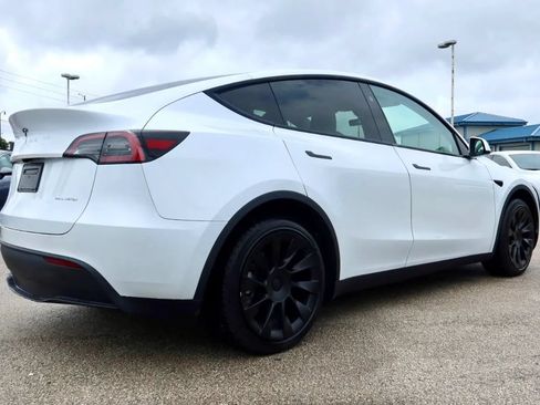 Used 2023 Tesla Model Y Long Range AWD/4WD image 2