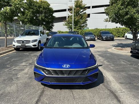 Used 2024 Hyundai Elantra SEL FWD image 2