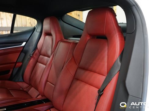 Used 2014 Porsche Panamera 4 image 34