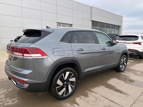 Used 2025 Volkswagen Atlas Cross Sport SE image 3