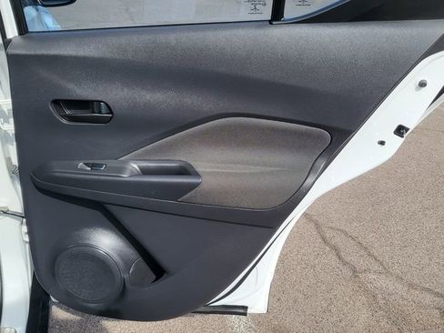 Used 2019 Nissan Kicks S image 17