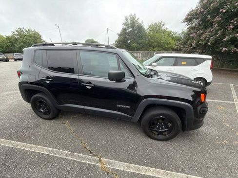 Used 2019 Jeep Renegade Sport w/ UConnect 7.0 Group AWD/4WD image 4