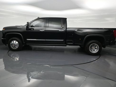 Used 2026 Chevrolet Silverado 3500 High Country w/ High Country Premium Package AWD/4WD image 2
