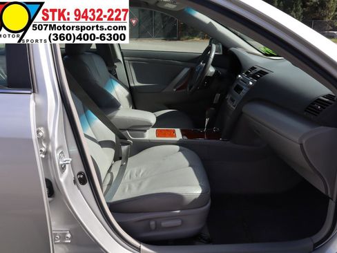 Used 2010 Toyota Camry SE FWD image 20