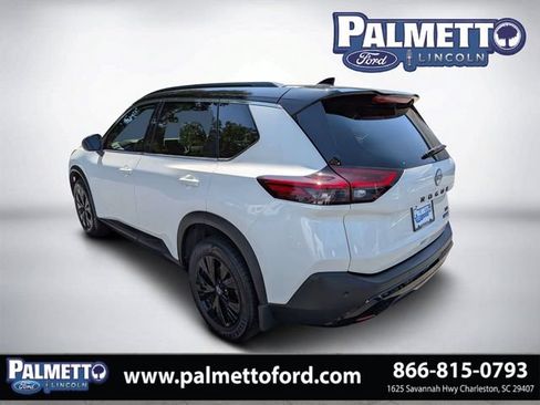 Used 2023 Nissan Rogue SV w/ SV Premium B Package FWD image 5