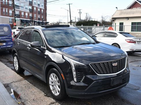 Used 2019 Cadillac XT4 Luxury w/ Cold Weather Package image 4