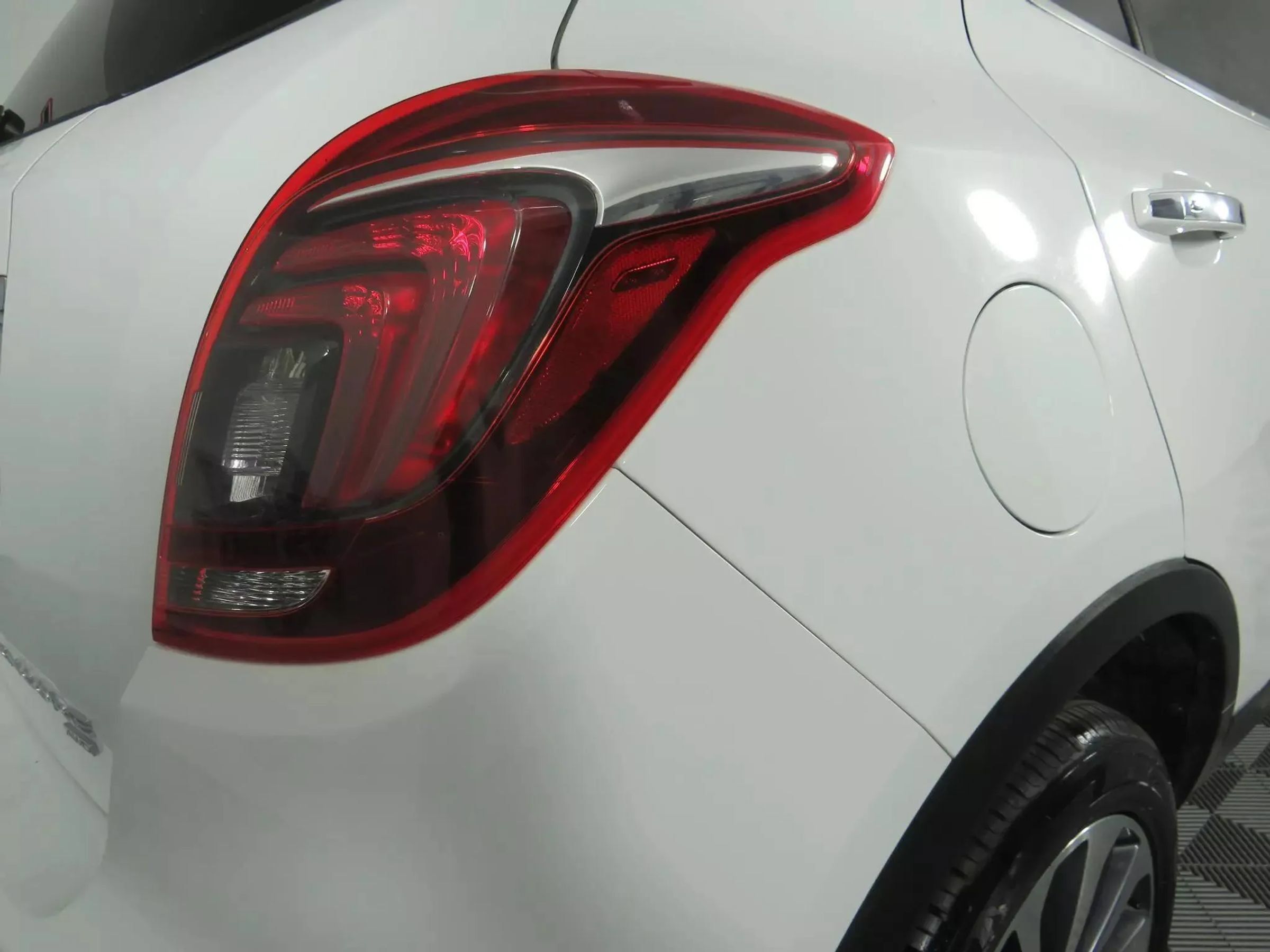 Used 2020 Buick Encore Essence AWD/4WD image 29