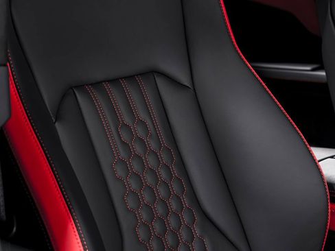 Used 2025 Lamborghini Urus SE image 42