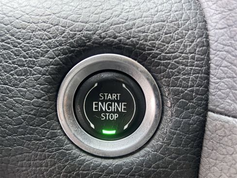 Certified 2021 GMC Yukon Denali w/ Denali Premium Package image 17