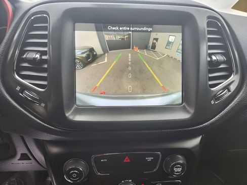 Used 2020 Jeep Compass Trailhawk AWD/4WD image 16