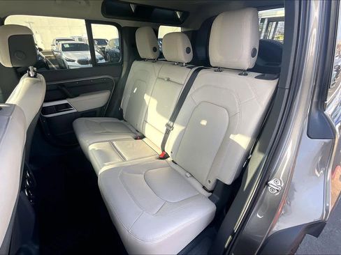 Used 2023 Land Rover Defender 110 SE image 28