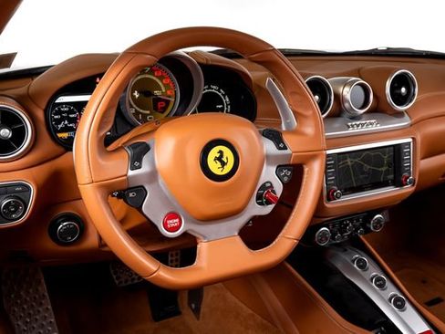 Used 2016 Ferrari California T RWD image 35