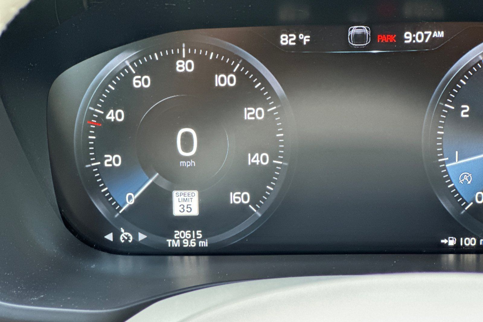 Used 2021 Volvo XC60 T5 Momentum w/ Premium Package FWD image 31
