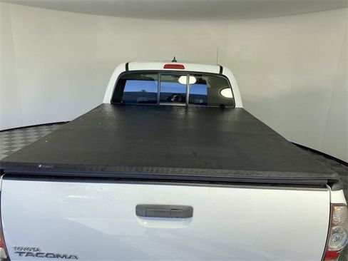 Used 2015 Toyota Tacoma 4x4 Double Cab w/ TRD Sport Package image 9