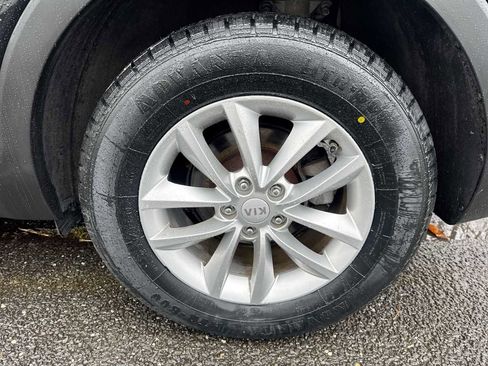 Used 2017 Kia Sorento LX image 19