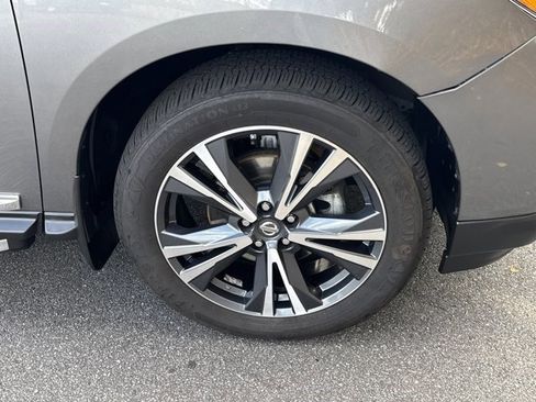 Used 2018 Nissan Pathfinder Platinum image 13