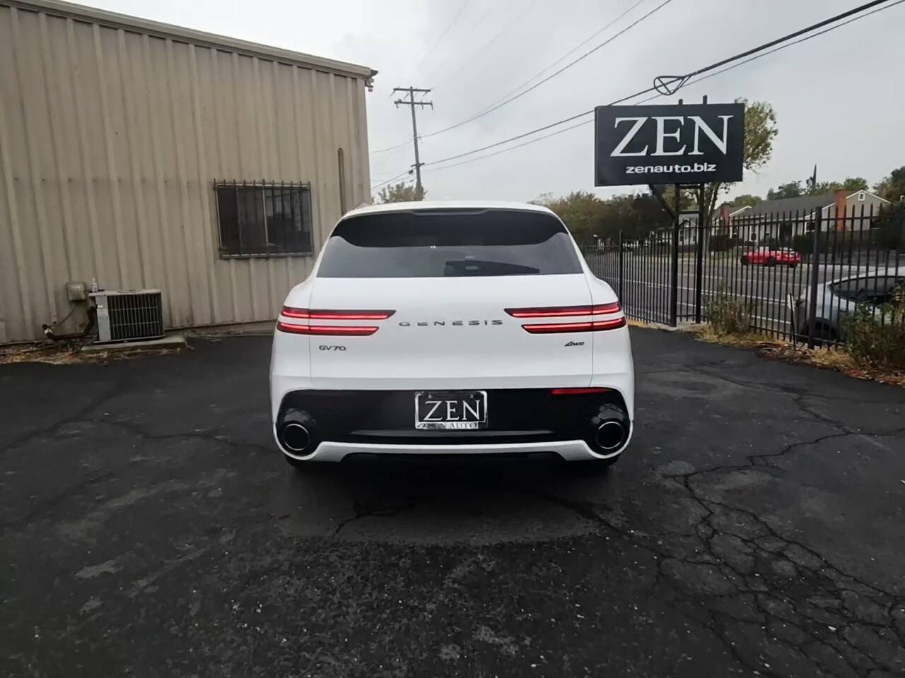 Used 2023 Genesis GV70 2.5T w/ Sport Prestige Package AWD/4WD image 3